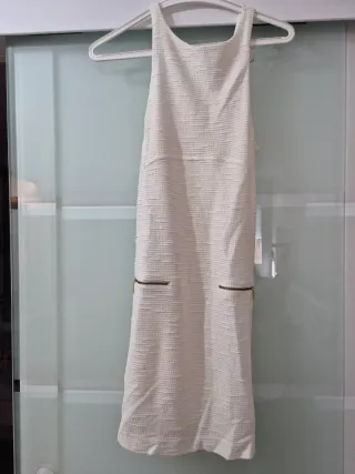 Vestido blanco con cremalleras