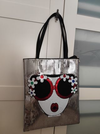 Bolso de lentejuelas con cara y gafas