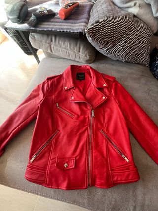 Cazadora roja efecto piel
