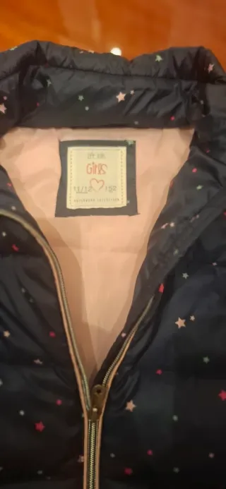 Chaleco niña estrellas azul y rosa.
Talla 11-12