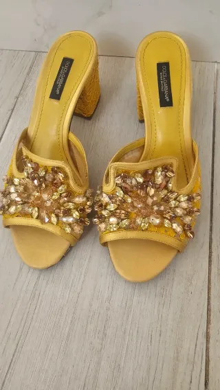 Dolce & Gabbana Sandalias Doradas Adornadas