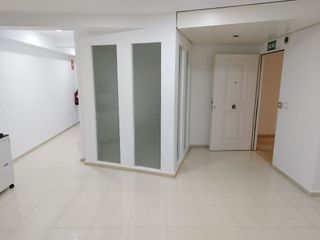 Oficina en alquiler en La Buhaira en Sevilla