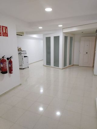 Oficina en alquiler en La Buhaira en Sevilla