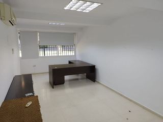 Oficina en alquiler en La Buhaira en Sevilla