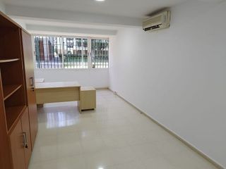 Oficina en alquiler en La Buhaira en Sevilla