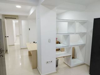 Oficina en alquiler en La Buhaira en Sevilla