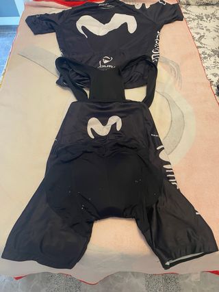 Maillot y culotte Movistar