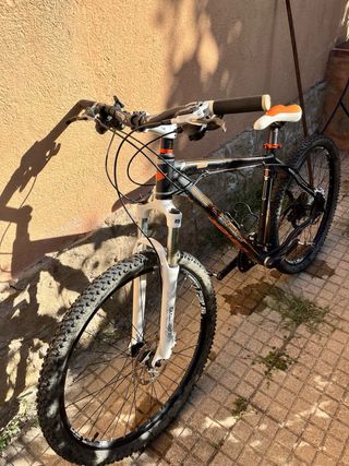 Bicicleta Conor 8500 27.5
Zapatillas y casco