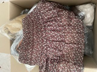 Caja Ropa Nueva y Segunda Mano 
Hombre y mujer .
