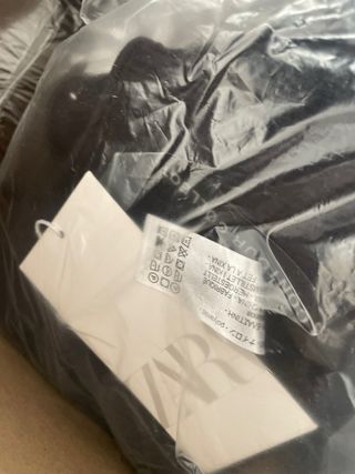 Caja Ropa Nueva y Segunda Mano 
Hombre y mujer .
