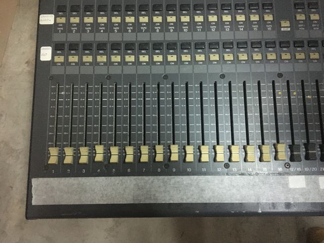 Yamaha 02R Mezclador Digital