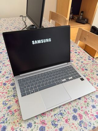 Samsung Galaxy Book4 Edge 15 Plata