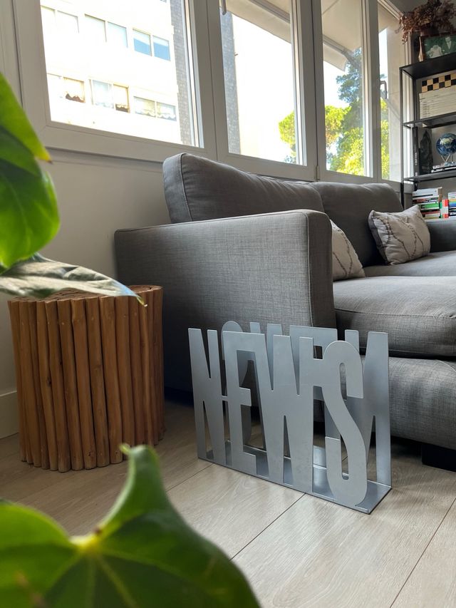 Revistero News plateado