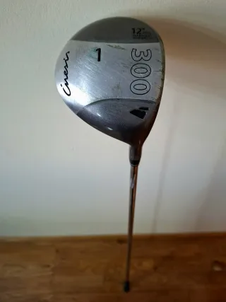 Driver de golf Cinesis 300 con Funda (diestro)