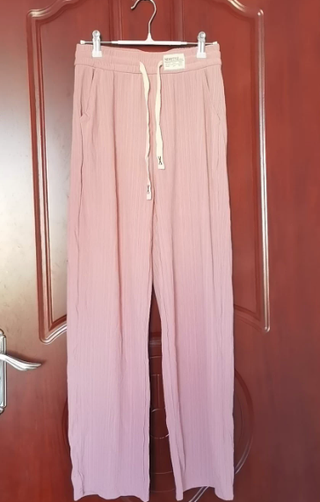 Pantalones anchos rosas de verano