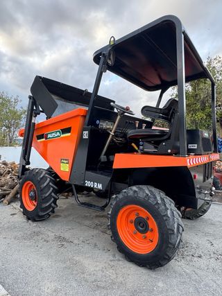 Dumper AUSA 4x4 con pala autocargable