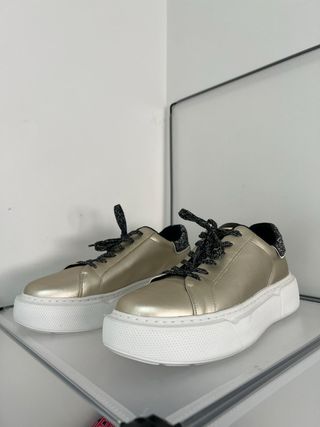 Zapatillas Liu Jo doradas talla 39 SIN USAR 