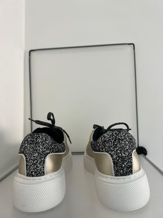 Zapatillas Liu Jo doradas talla 39 SIN USAR 