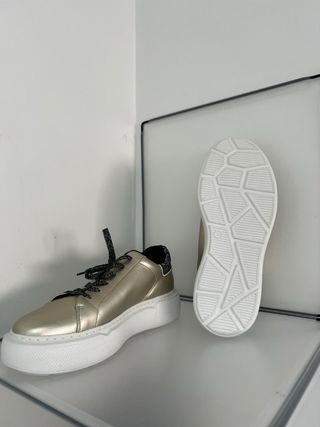 Zapatillas Liu Jo doradas talla 39 SIN USAR 