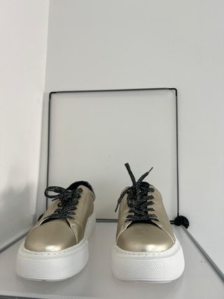 Zapatillas Liu Jo doradas talla 39 SIN USAR 