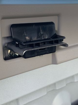 Soporte Guía Asiento Trasero Toyota Hilux Original