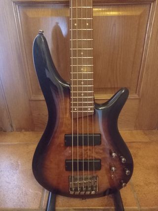 Bajo Eléctrico Ibanez 5 Cuerdas