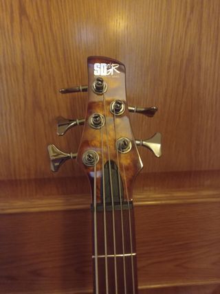 Bajo Eléctrico Ibanez 5 Cuerdas