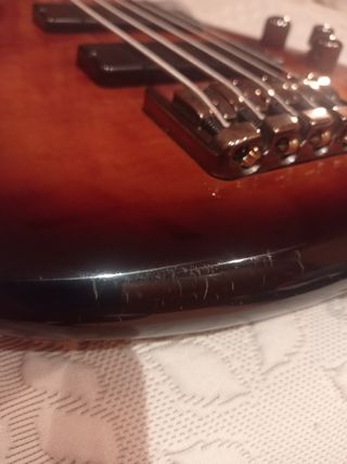 Bajo Eléctrico Ibanez 5 Cuerdas