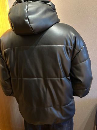 Cazadora Puffy Bershka Negra