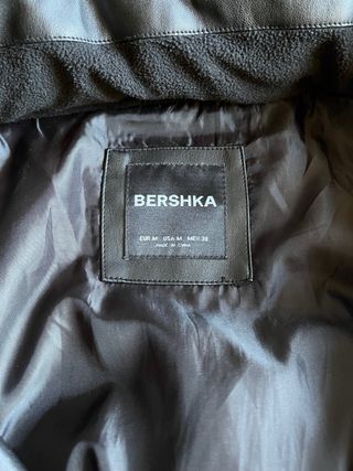 Cazadora Puffy Bershka Negra