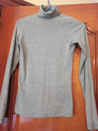 Jersey cuello alto gris talla M (equivale a S)