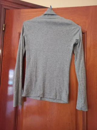 Jersey cuello alto gris talla M (equivale a S)