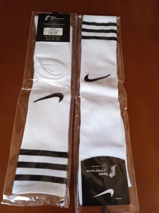 Medias Nike Altas Blancas Negras Sin Estrenar.
