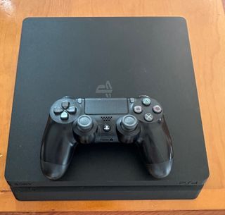 PS4 Slim 1TB Negra + mando