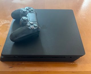 PS4 Slim 1TB Negra + mando