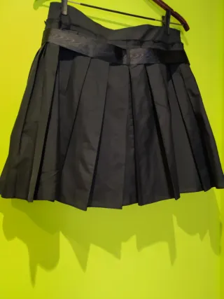 Minifalda negra con cinturón