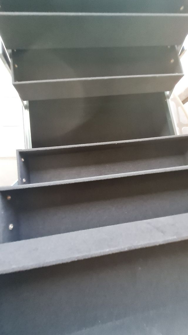 Maletín de maquillaje plateado