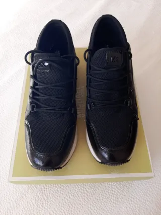 Zapatillas cuña negras