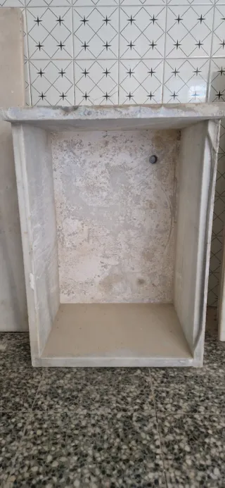 bancada y pila de mármol blanco