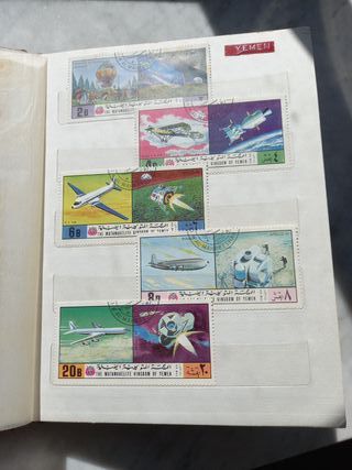 Classificatore con lotto di francobolli rosso