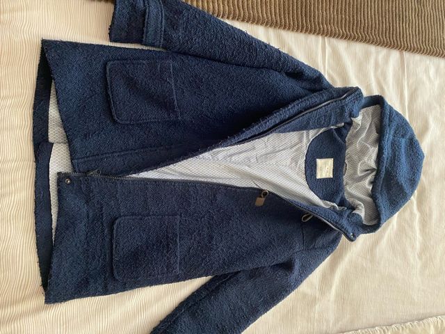 Abrigo azul con capucha talla 15 - 16
