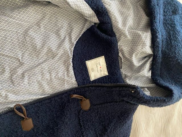 Abrigo azul con capucha talla 15 - 16