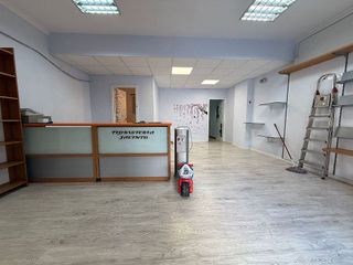 Local comercial en alquiler en Gamarra - La Trinidad en Málaga