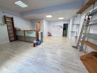 Local comercial en alquiler en Gamarra - La Trinidad en Málaga