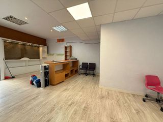 Local comercial en alquiler en Gamarra - La Trinidad en Málaga