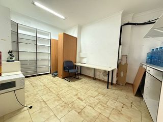 Local comercial en alquiler en Gamarra - La Trinidad en Málaga