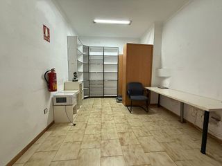 Local comercial en alquiler en Gamarra - La Trinidad en Málaga