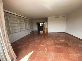 Piso en alquiler en Los Remedios en Sevilla