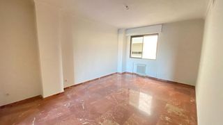 Piso en alquiler en Los Remedios en Sevilla