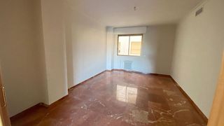Piso en alquiler en Los Remedios en Sevilla
